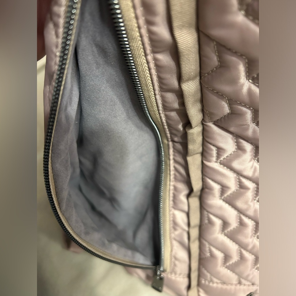 Lug Windsail Sling Bag w/ Purple Heart Shaped Pouch - Picture 8 of 11